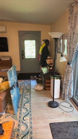 Heavy duty metal and glass floor lamp perimeter mall
