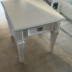 White coffee table and end table