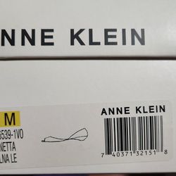 Anne Klein womens size 10 beige shoes