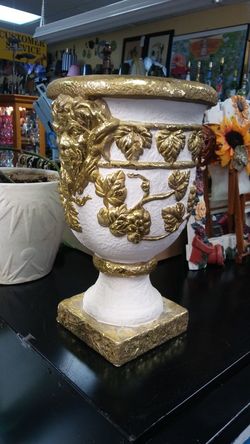 14" indoor.. Outdoor. Vase