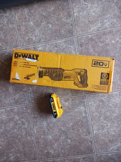 DEWALT Saw saw