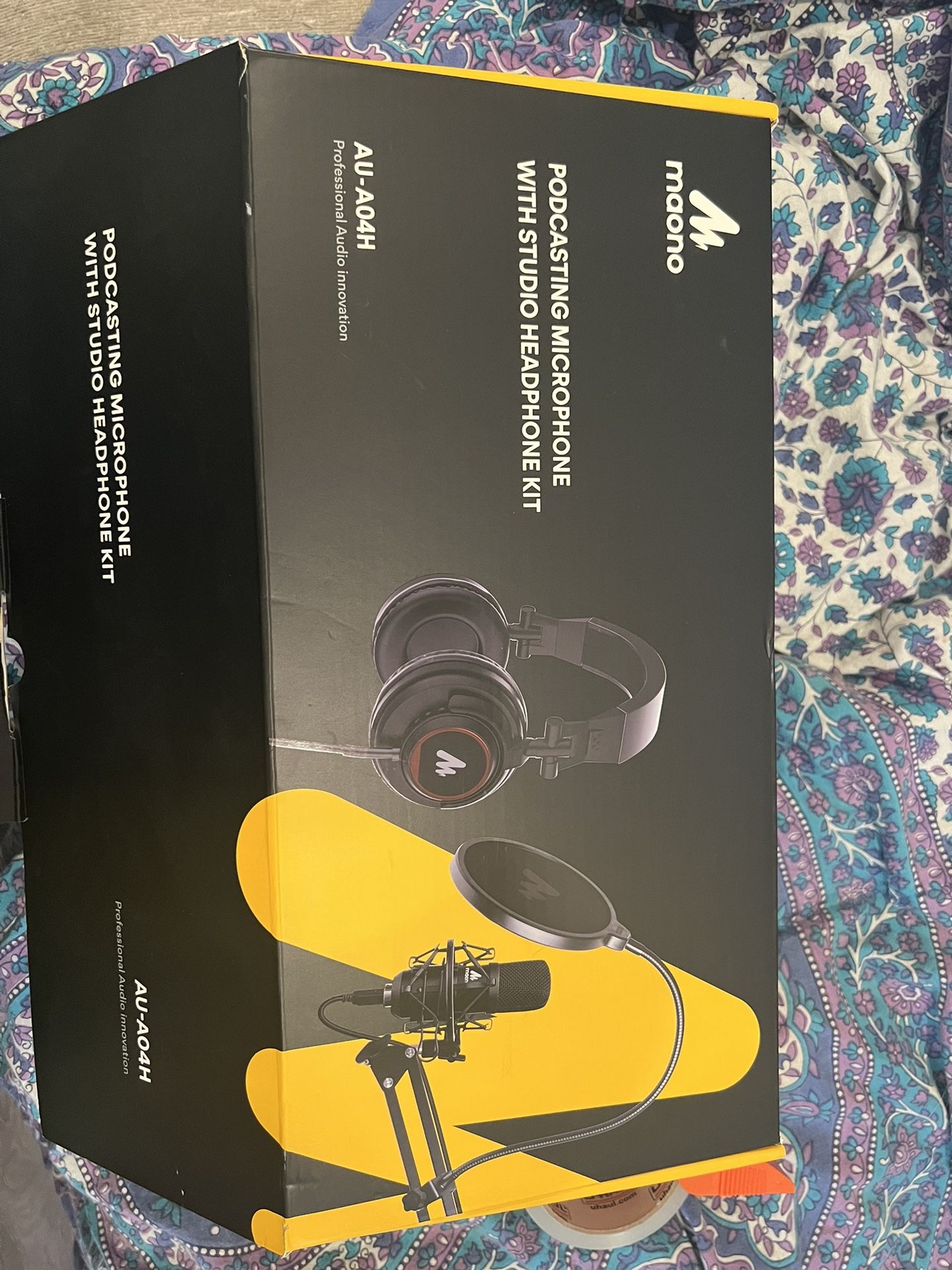 Maono Podcasting Kit