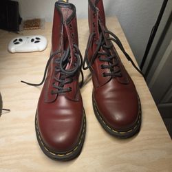 DR.MARTENS
