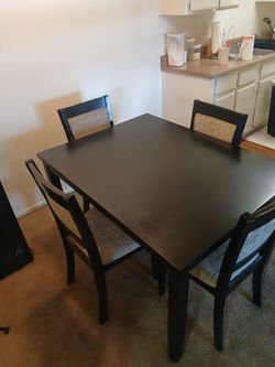 Dining room table W/ chairs