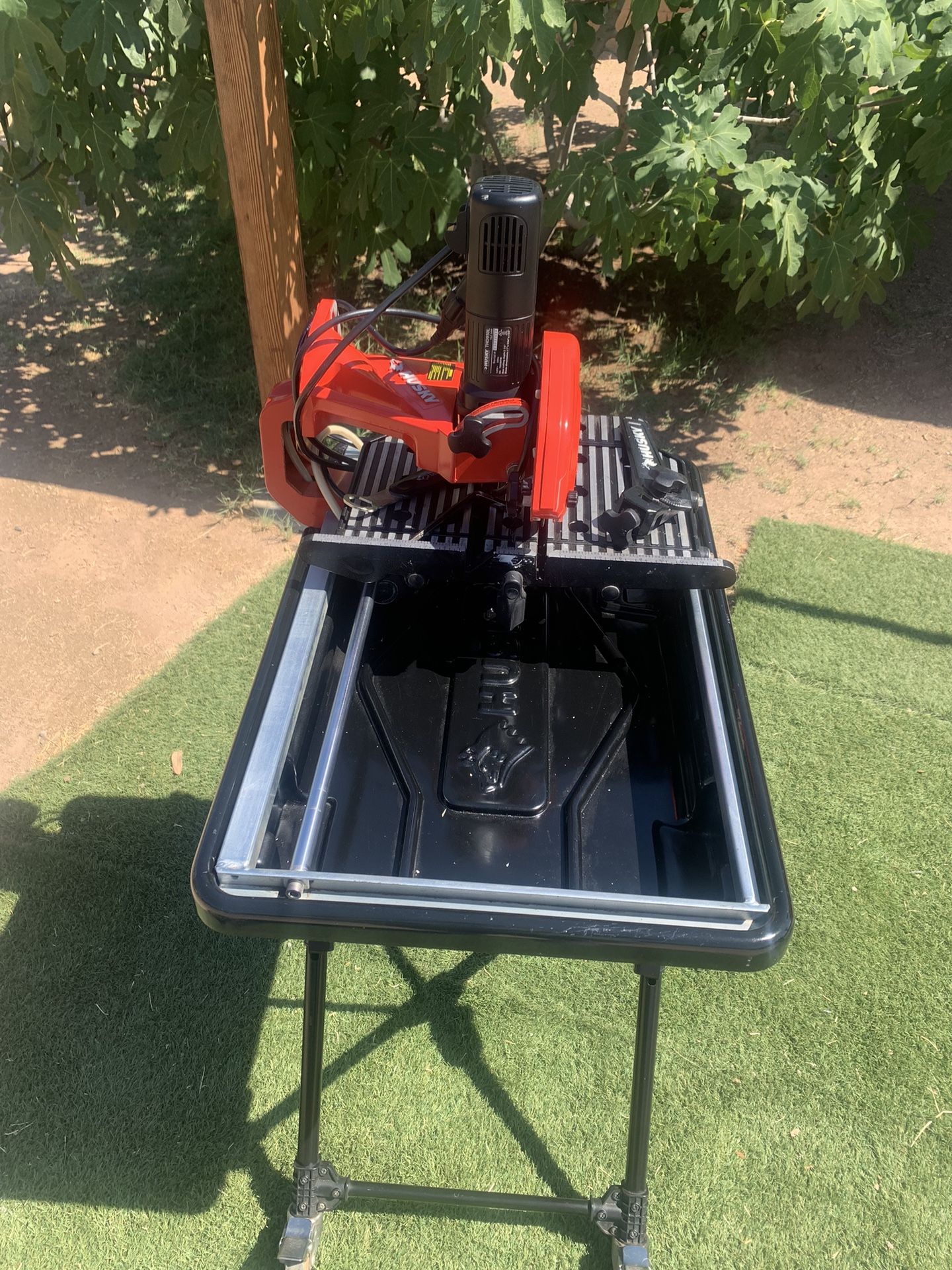 Husky 7in. Wet Tile Saw for Sale in Mesa, AZ - OfferUp
