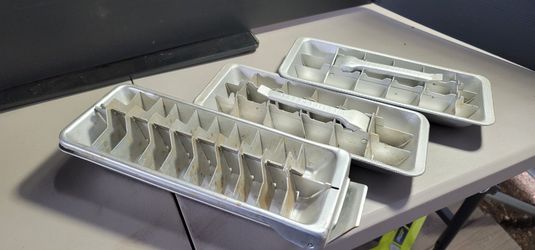 Westinghouse vintage aluminum ice trays