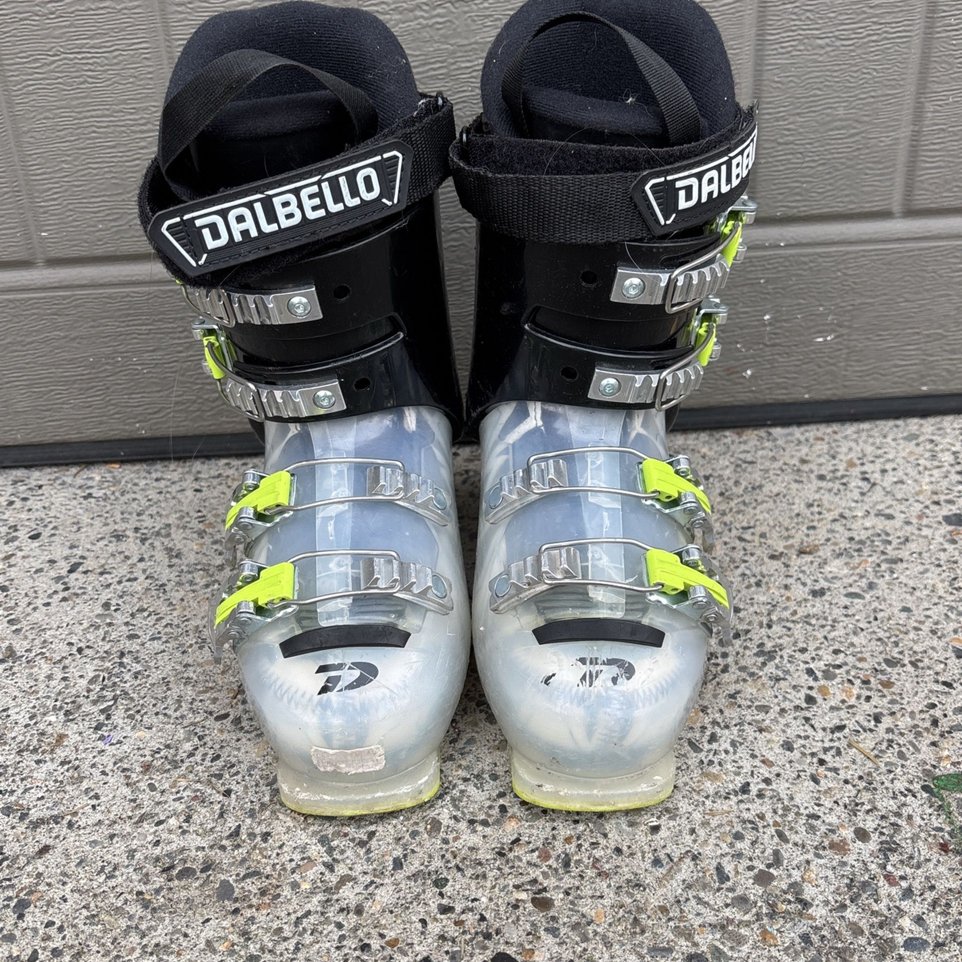 DalBello Menace Ski boots size 7.5-8 (259mm)