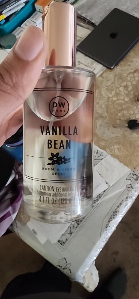 DW Home Vanilla Bean Room and Linen Spray 4.1 Fl Oz