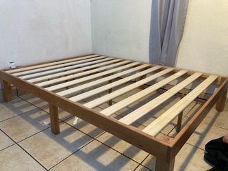 Zinus Moiz Deluxe full size wood bed frame