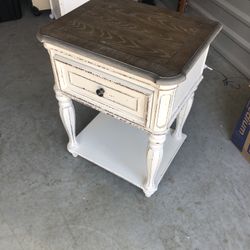 Liberty Furniture Nightstand , Side Table With USB Ports 