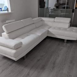 New Sectional Couch / Free Delivery 