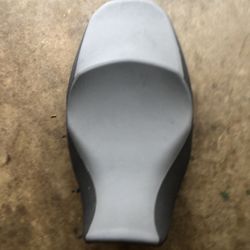 V strom 1000 stock seat