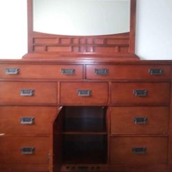 Dresser With Mirror