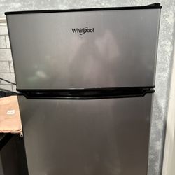 3.1 Cubic Feet Whirlpool Mini Fridge 
