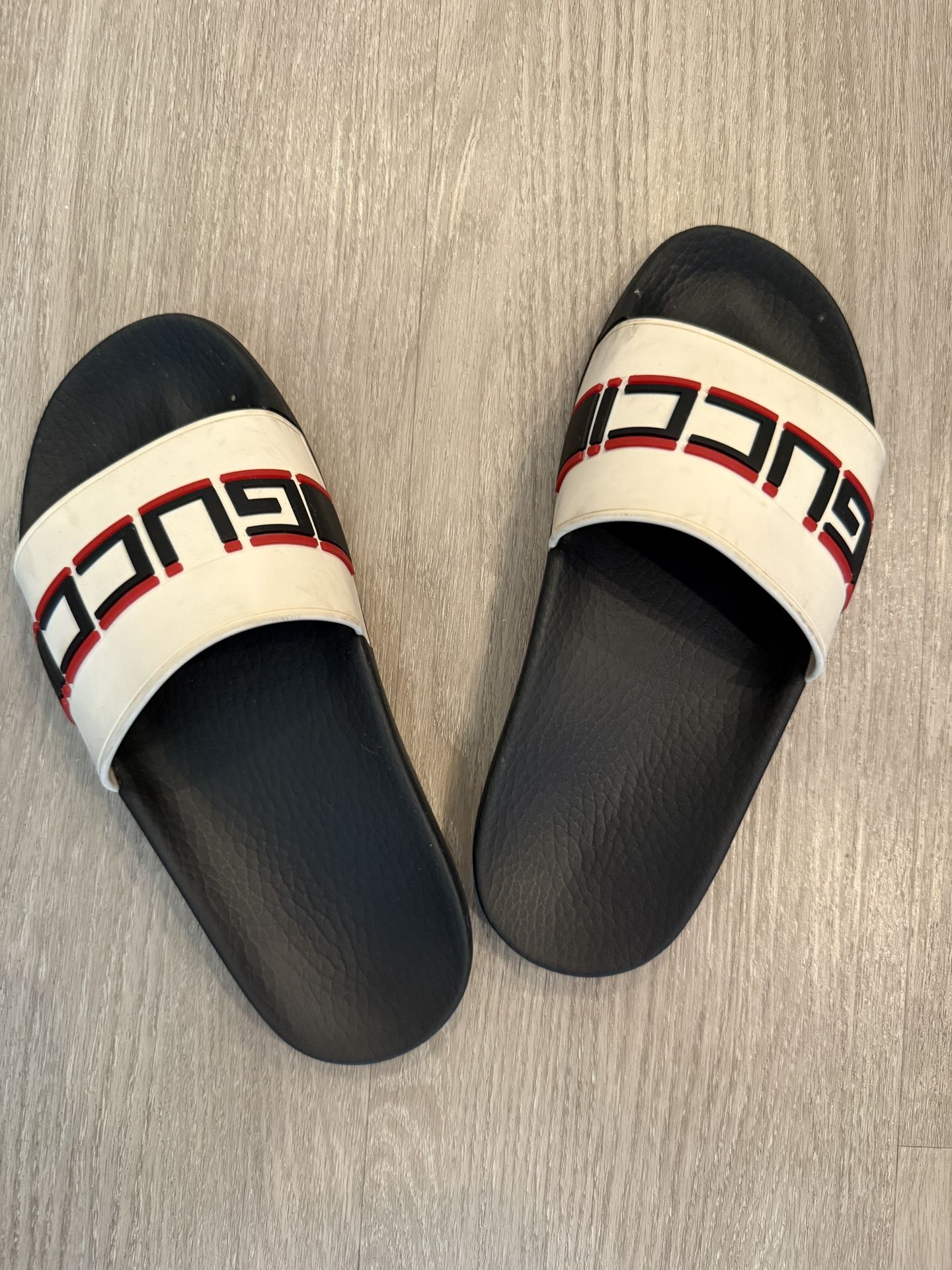 Great Condition Unisex White  Gucci Slides