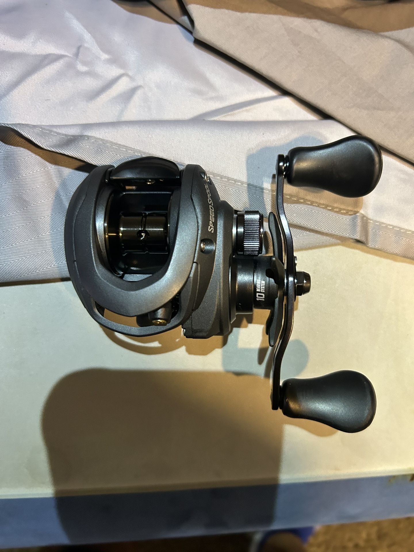 FISHING REEL
