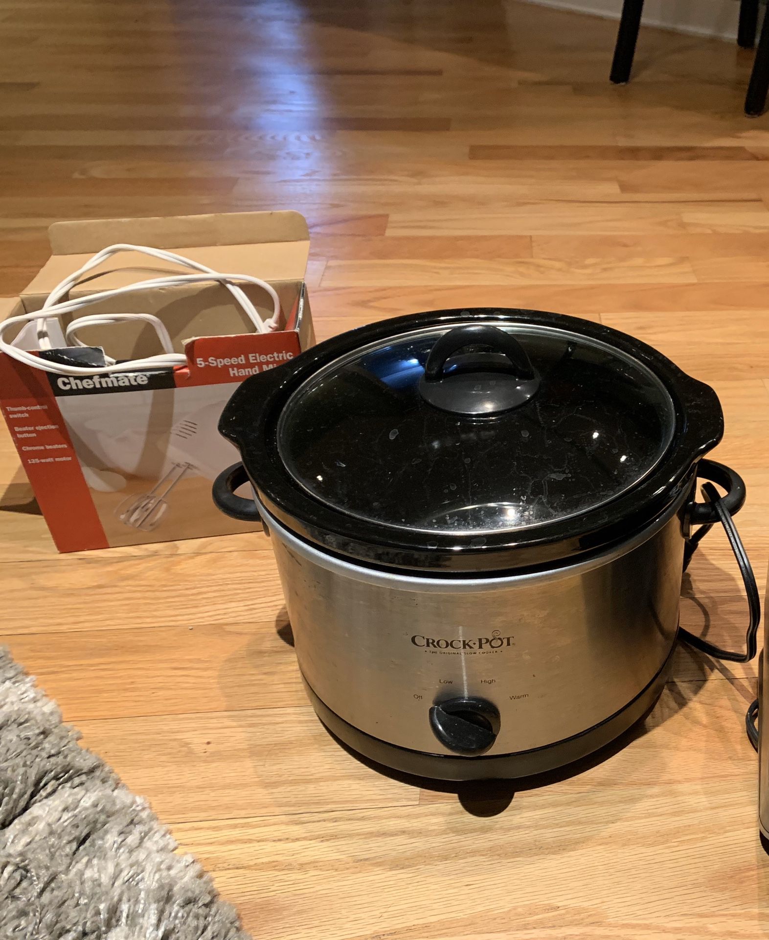 Kitchen Appliances: hand mixer and slow cooker