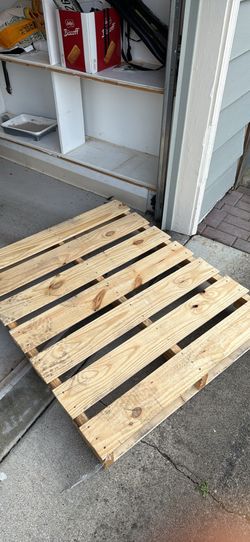 Shipping pallet 40”x48”x5”