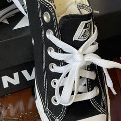 NEW—BLACK CONVERSE GIRLS/WOMENS SZ 6 