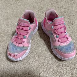 Skechers Girl's Lightweight Lights Lux Sneaker Shoes Running Shoes Flat Walking Shoes  Size is 13  Comes from pet free smoke free home  Has damage on 