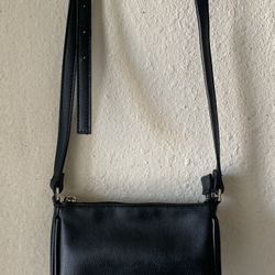 Black small shoulder bag good conditions  