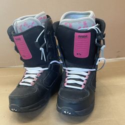 Like New! ThirtyTwo Pink And black Woman’s Snow Board Boots. Size 7