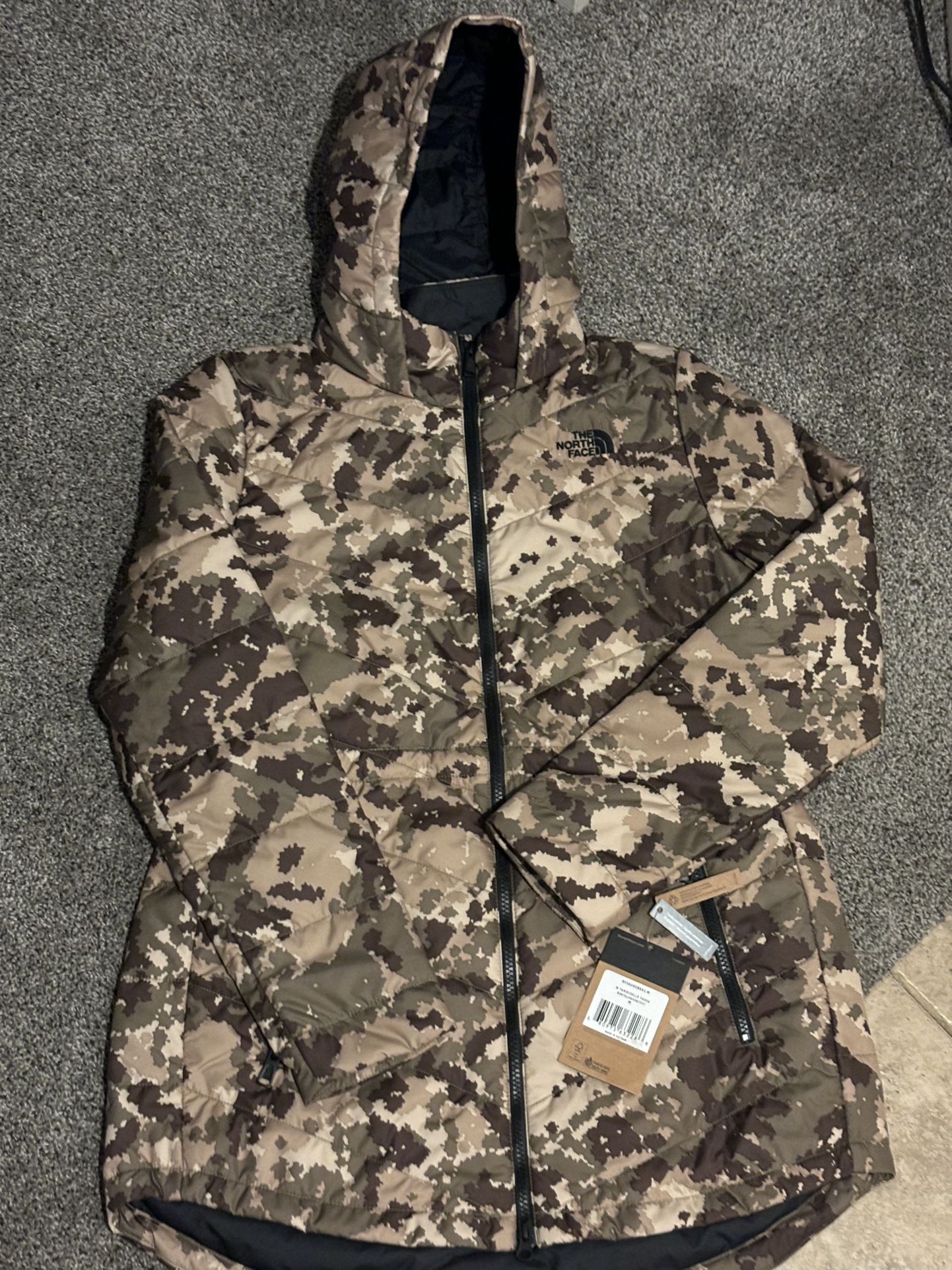 Women’s North Face Camo Tamburello Parka Jacket Size Medium NWT