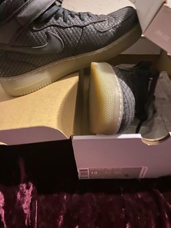 2 New Nike Air Force 1 shoes in original https://offerup.com/redirect/?o=Ym94Lk5pa2U= Air Force 1 Shoes $80 each one black one mar