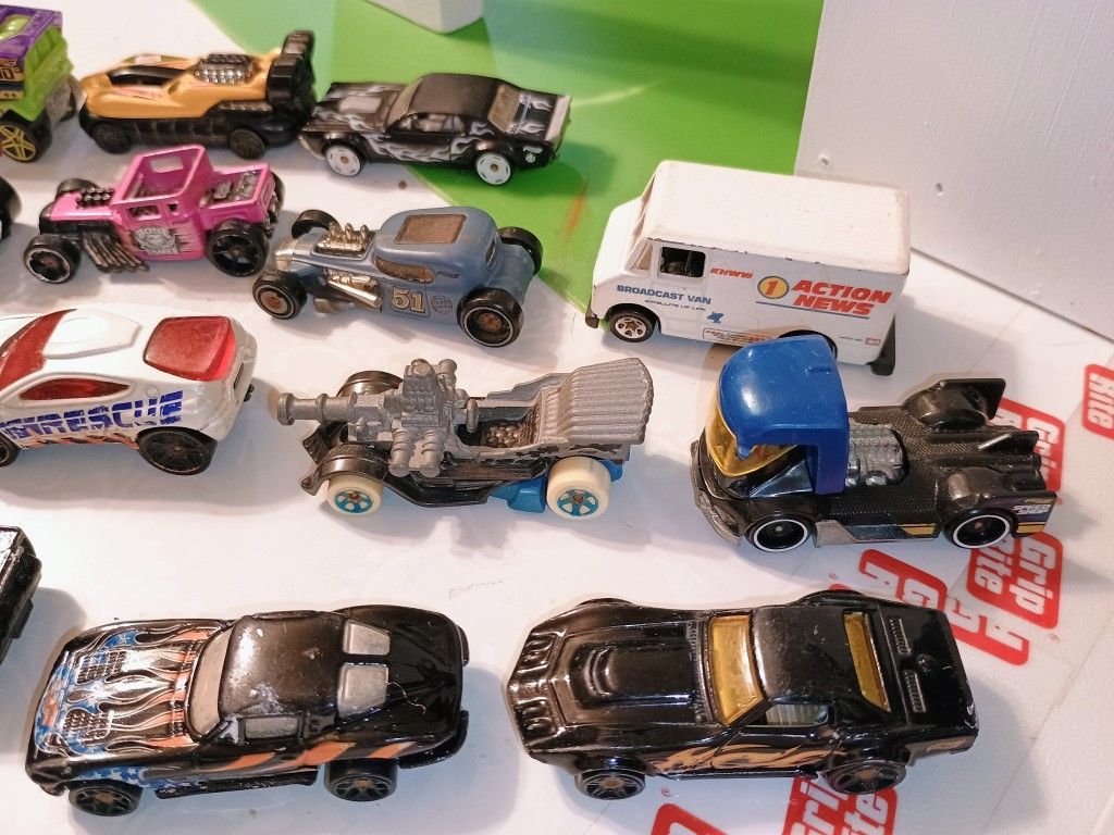 Hot Wheels, Matchbox Cars, Etc..