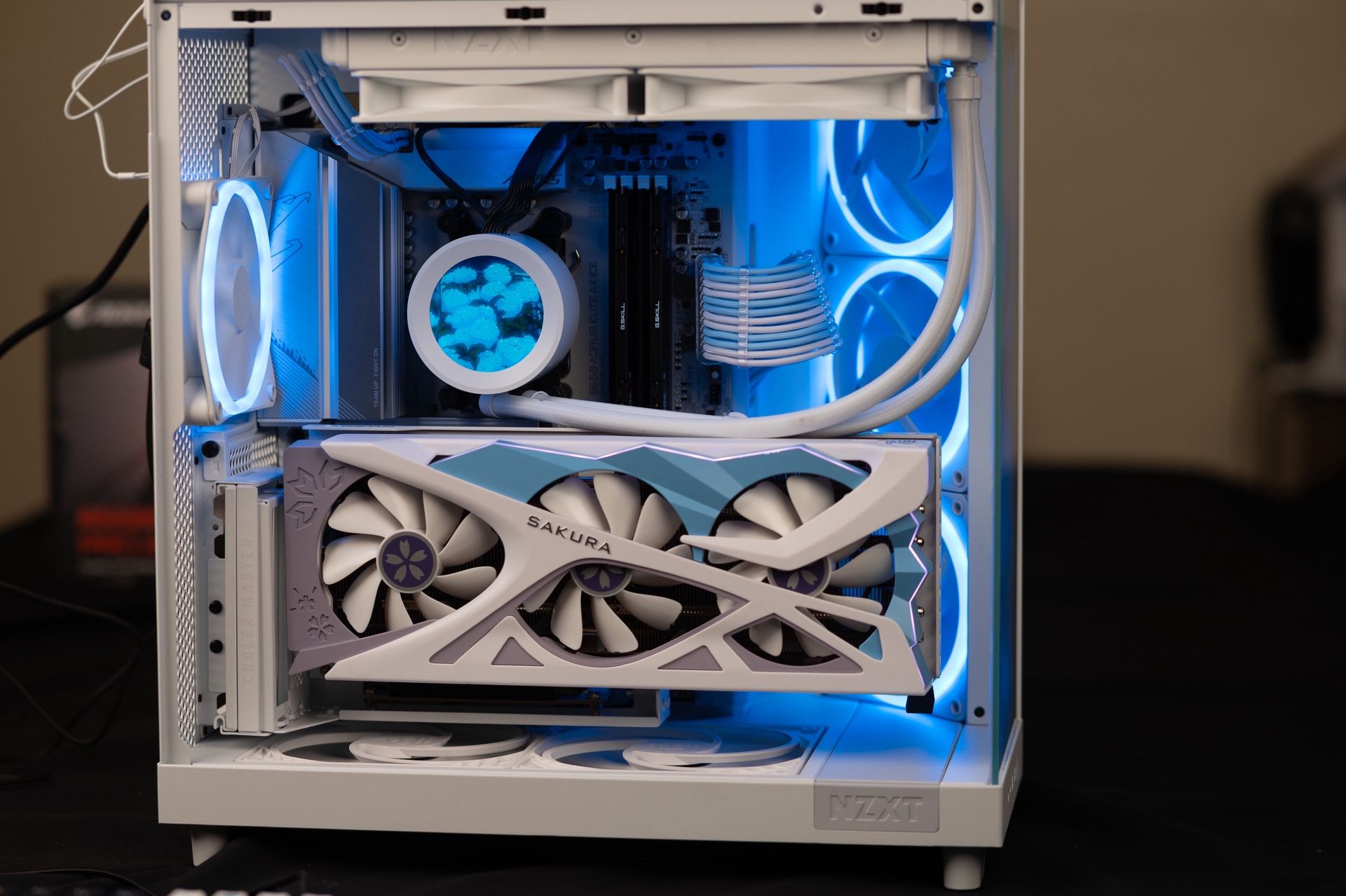 All white Ryzen 9700X + Sakura 7800XT PC, great for creating, work, and gaming