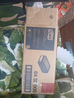 Tork Xpressnap, napkin dispenser w/new pack of napkins.