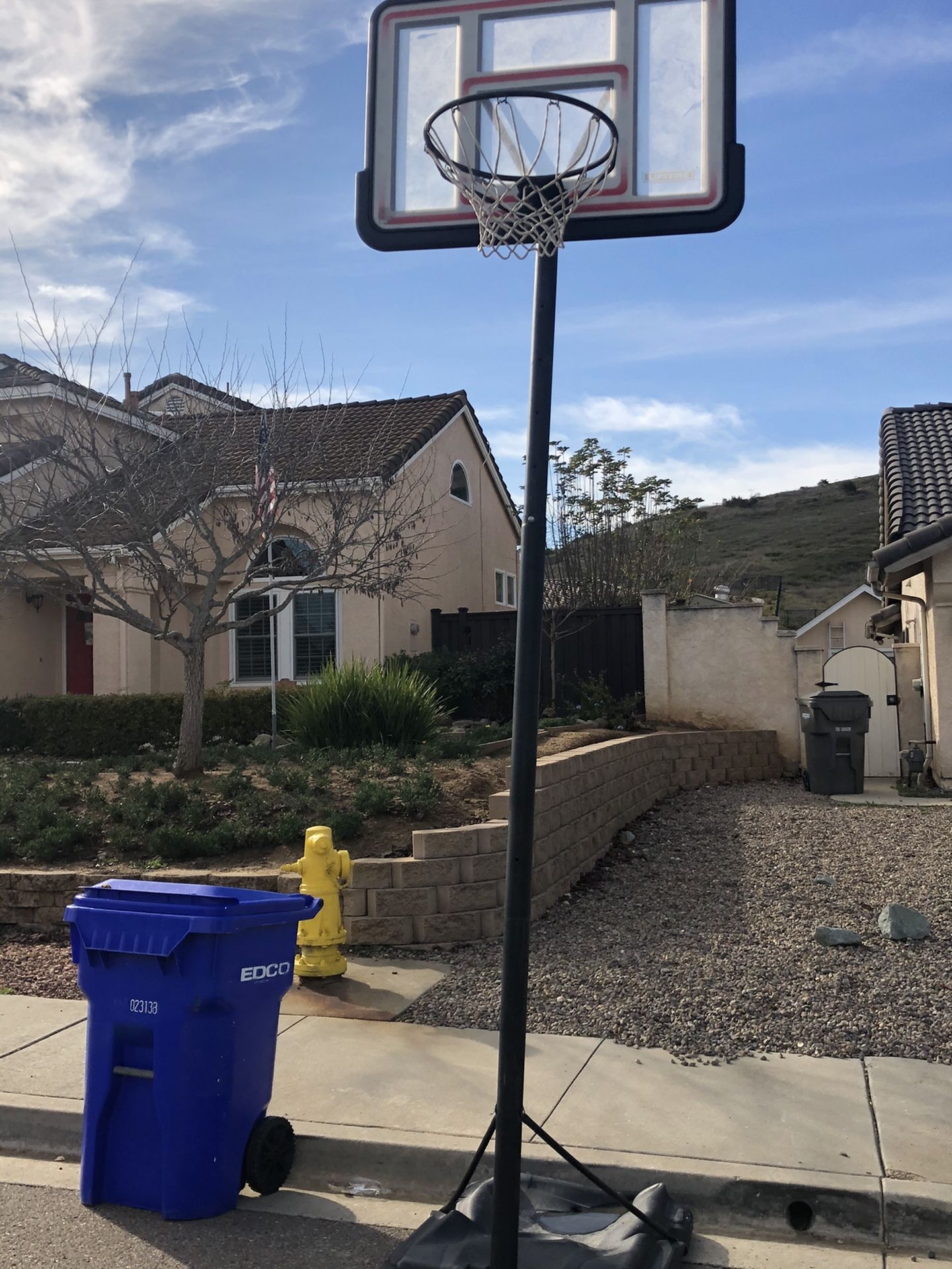 Lifetime basketball hoop