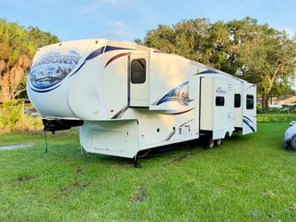 2012 bighorn fifth wheel
