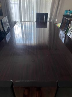 Italian Elegant Dining Table with six chairs