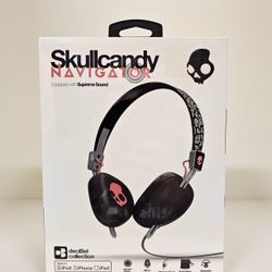 Lot of 22 Brand New Skullcandy Navigator Mic Headphones in Elephant Print