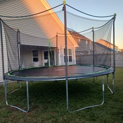 14 Foot Round Trampoline With Cage