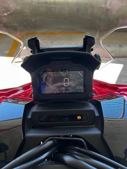 En venta moto como nueva, buenas condiciones año  2022 tiene 15mil millas. Si estás interesado escríbeme al (contact info removed)