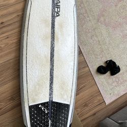 AIPA Dark Twinn 5’11 34.7L Shortboard Surfboard almost brand new w/ thruster fins