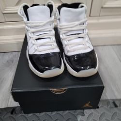 Nike air jordan 11 gratitude size 5.5y.