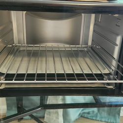 Never Used  Toaster Oven/ Broiler  With Booklet