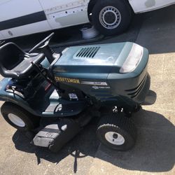 Craftsman Riding lawn mower great condition