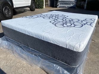 Cal King Bamboo Cool Gel Memory Foam!•••