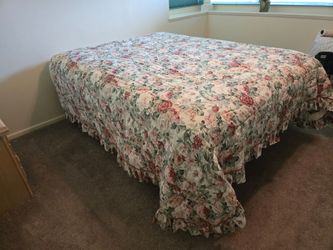 Vintage 1990'S  King size, Crocill "Rose Arbor" Comforter.