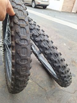 E bike wheels and tires and battery