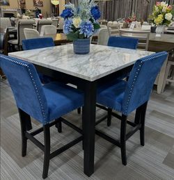 Cranderlyn Counter Height Dining Table and Bar Stools (Set of 5)