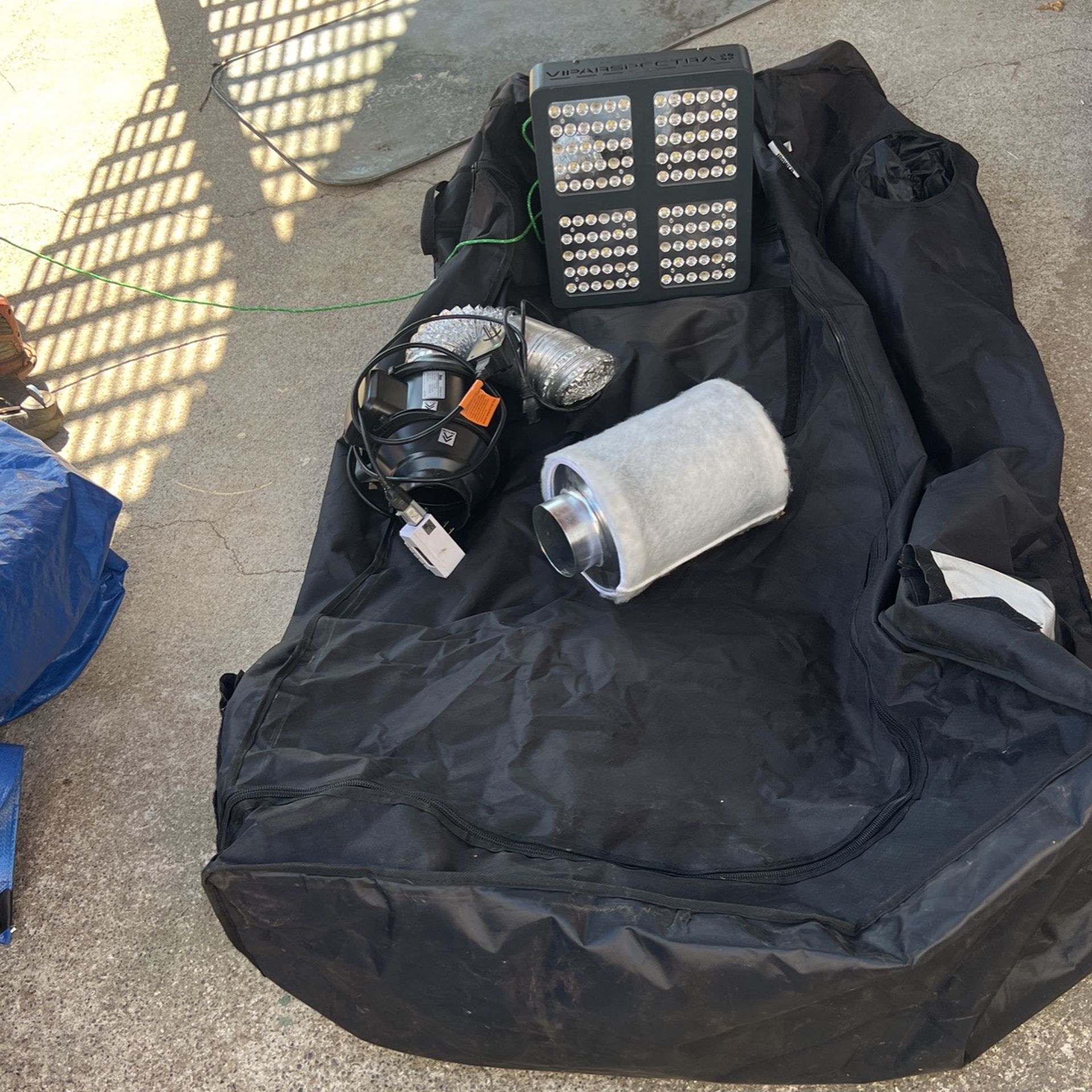 Grow tent light and blower