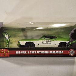 JADA 1:32 SCALE METAL DIECAST. MARVEL SHE HULK.  1973 PLYMOUTH BARRACUDA WITH SHE HULK METAL DIECAST FIGURE. 