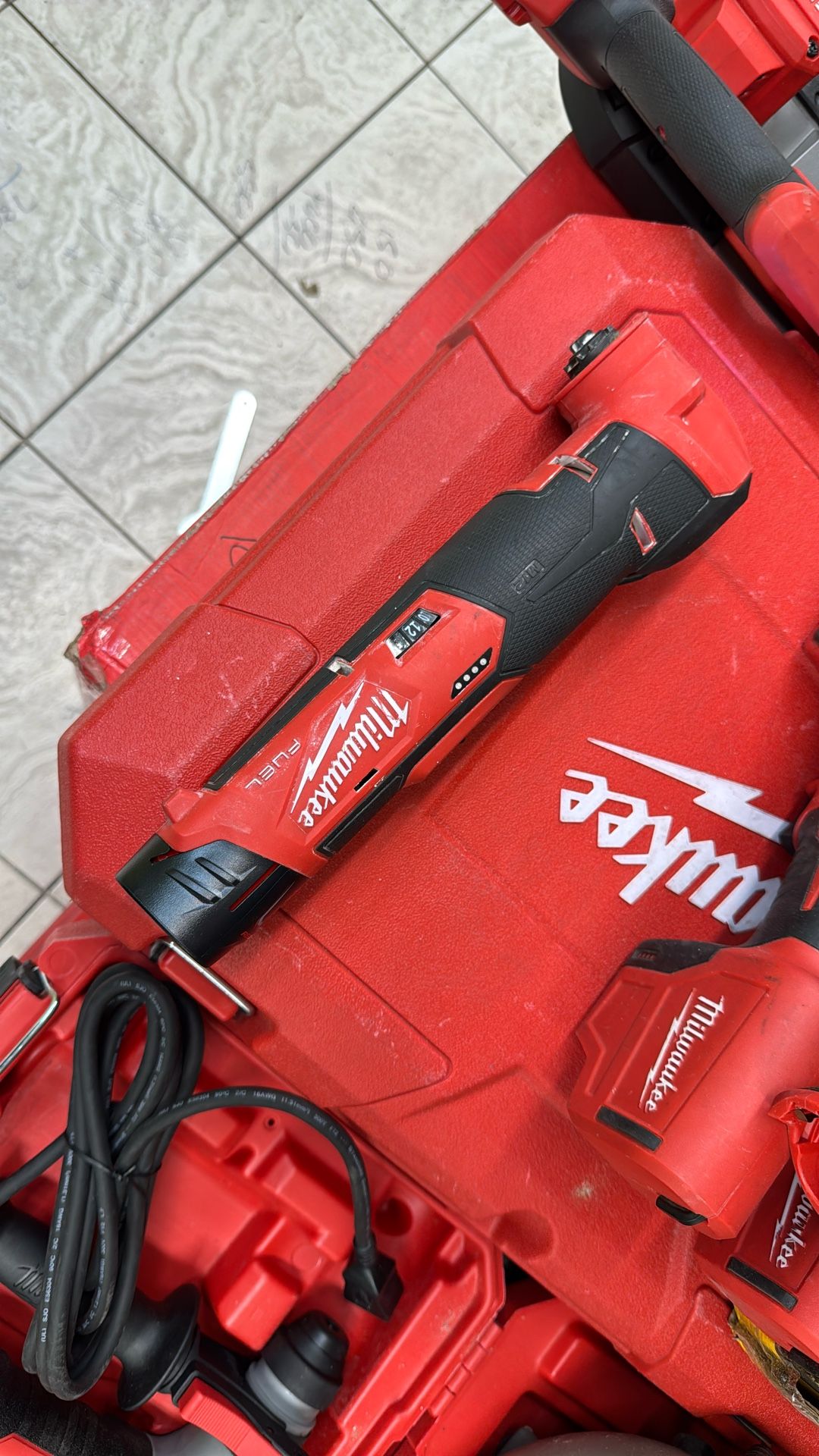 Milwaukee M12 Multi Tool With Battery 