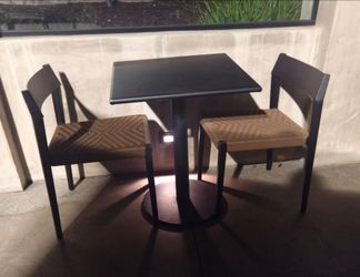 Mesa con sillas