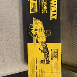 Dewalt 4-1/2” Circular Saw Nuevo Nuevo.    Tool Only 